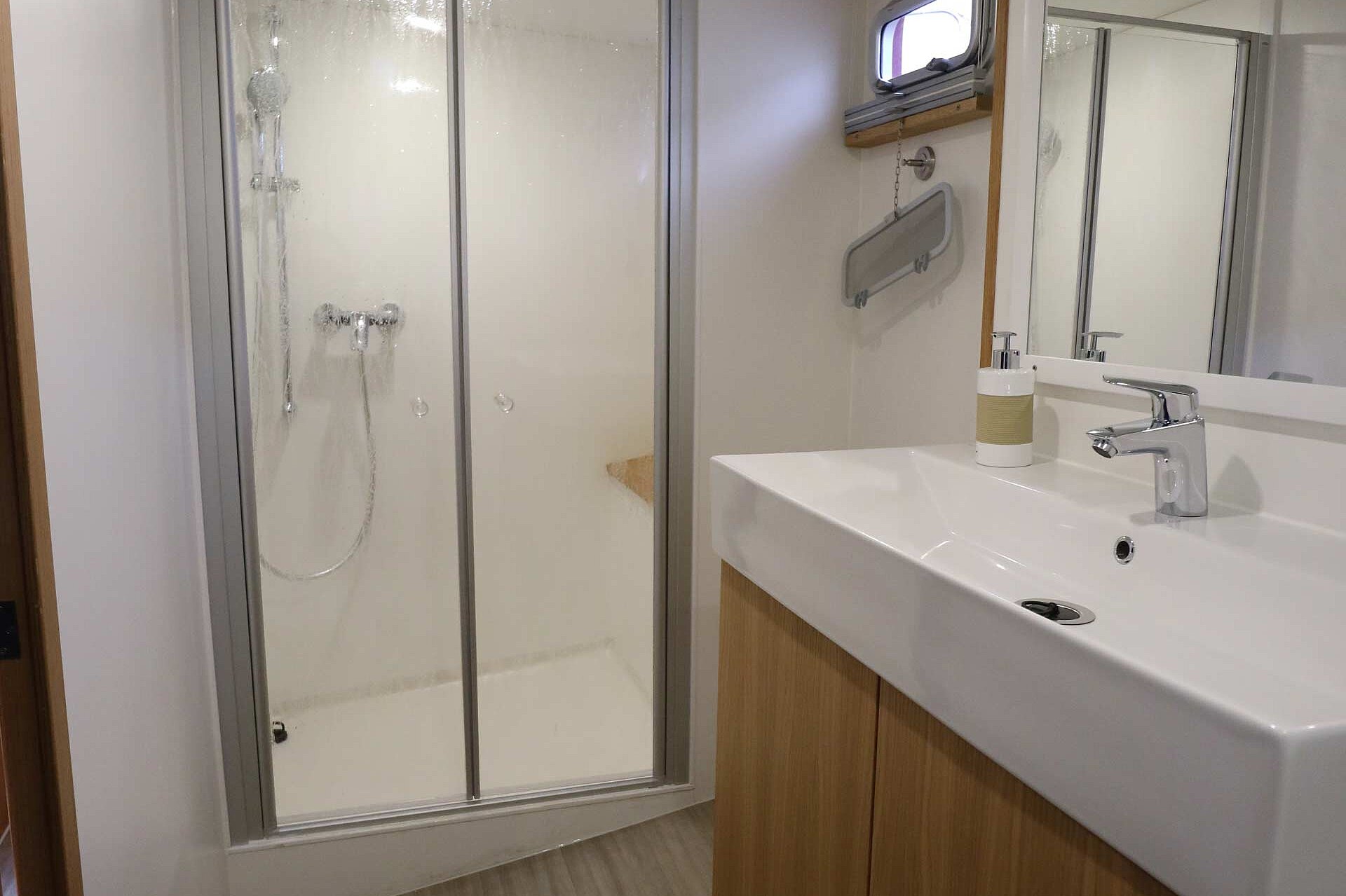 Dieses Bild zeigt unsere Yacht M-Line - M-Steven - Dusche