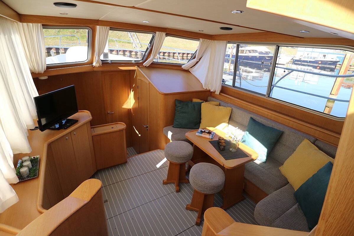 Dieses Bild zeigt unsere Yacht Leonie - Succes 115 Ultra - Salon