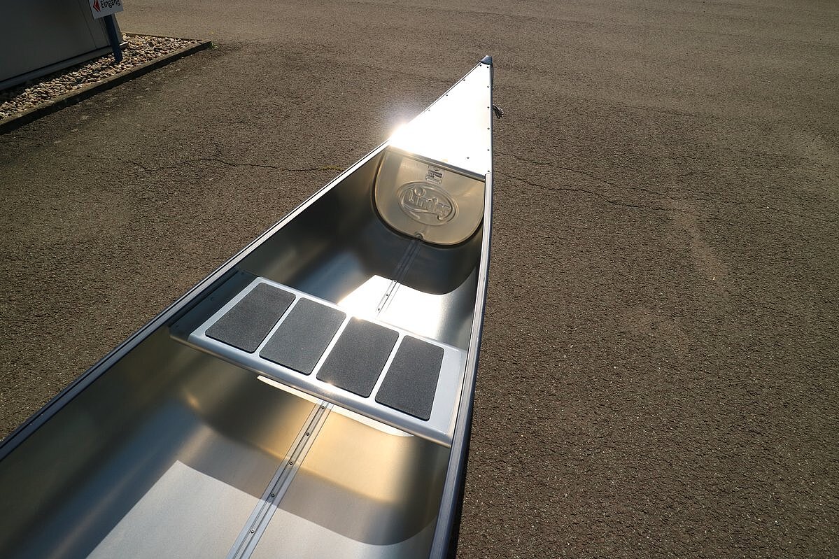 Dieses Bild zeigt unser Kanu Linder Inkas 465 L - Alukanadier - Ansicht der Sitzflächen hinten