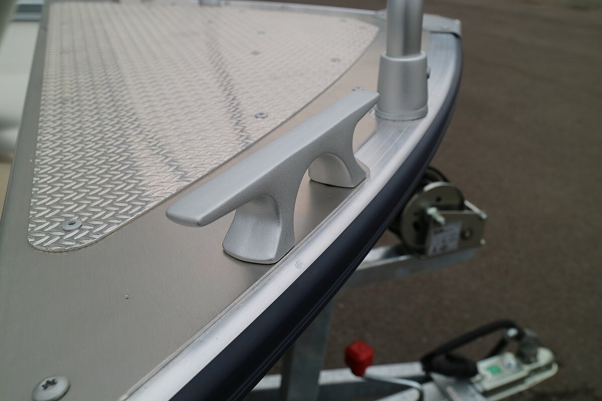 Dieses Bild zeigt unser Aluboot Linder Sportsman 445 Max inkl. Garmin 9" GPS  - Seilhalterung