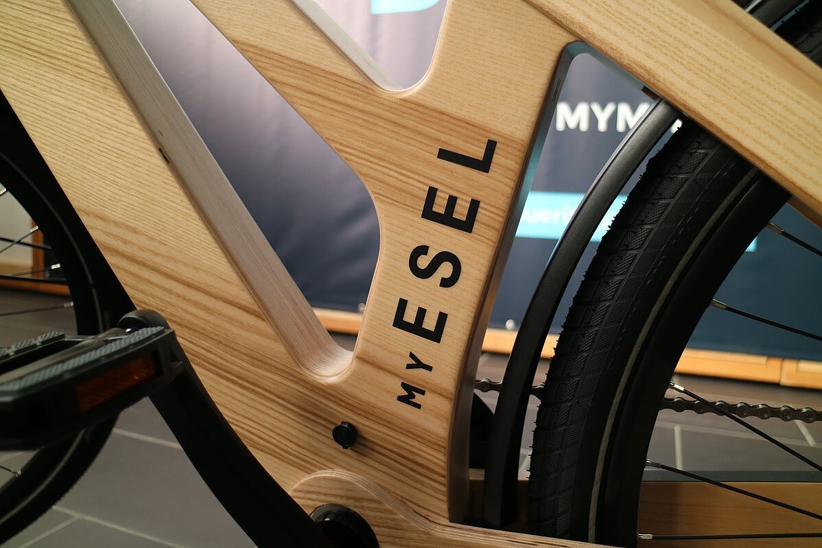 Dieses Bild zeigt My Esel Tour Pro Plus+ E-Bike Holzrahmendetail