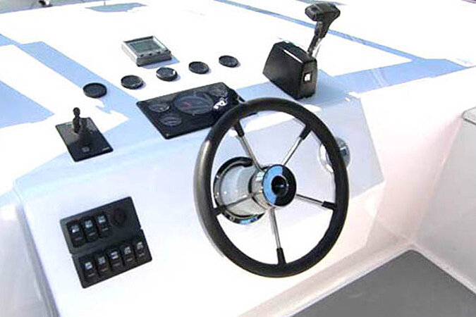 Dieses Bild zeigt unsere Yacht M-Line - M-Retro - Steuer