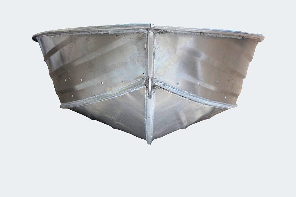 Das Bild zeigt unseren Kimple – Trout 370 von vorne.