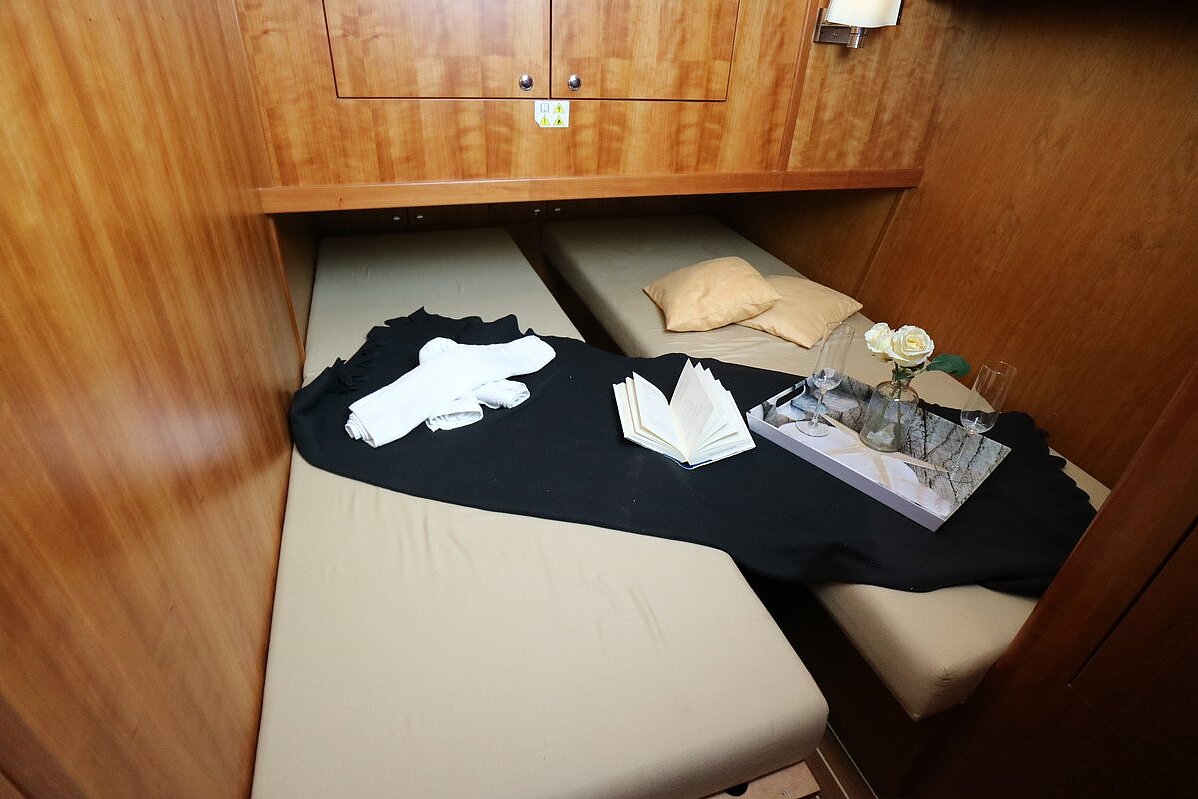 Dieses Bild zeigt unsere Yacht Aquamarin - M-Cruiser 125 - Schlafkabine