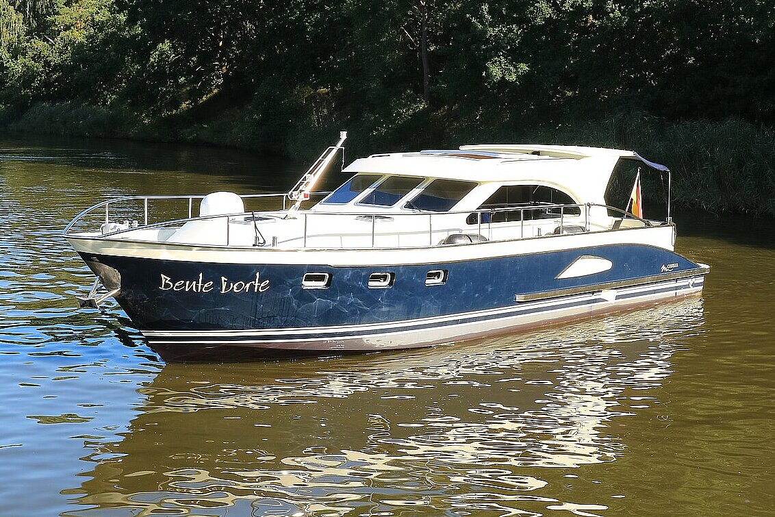 Das Bild zeigt die M-Line Yacht "Bente Dorte"
