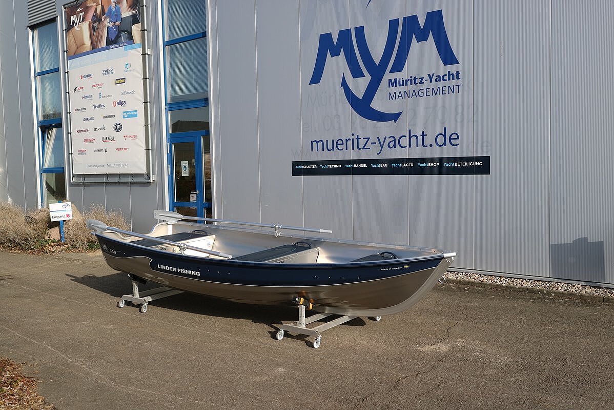 Dieses Bild zeigt die Linder Fishing 440 komplett von der Seite.