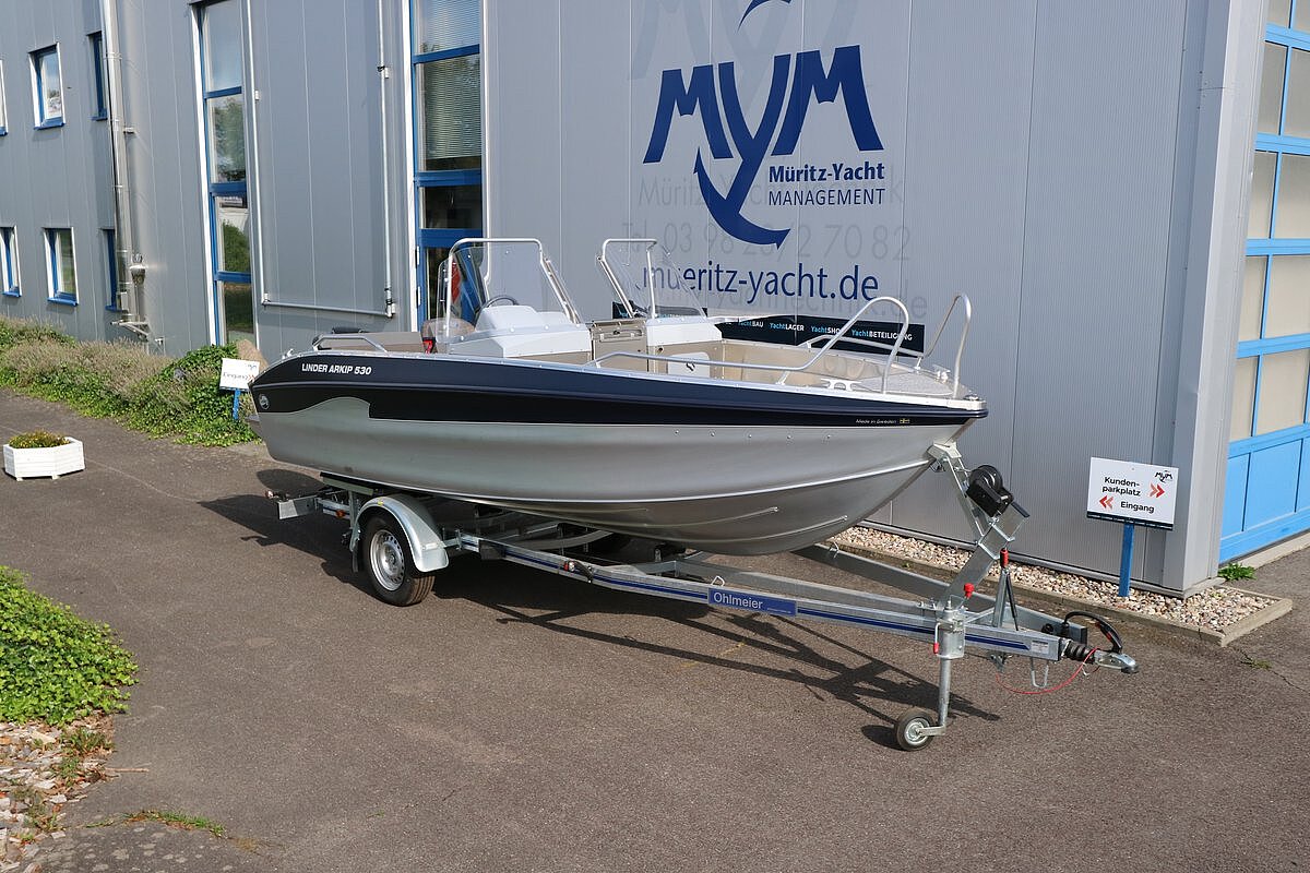 Dieses Bild zeigt unser Aluboot Linder Arkip 530 BR - Ansicht im Profil von vorne