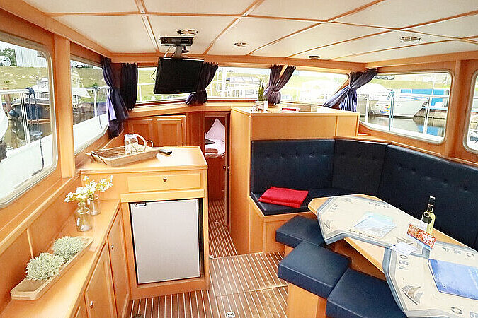 Dieses Bild zeigt unsere Yacht Louis - M-Sport 140 - Salon