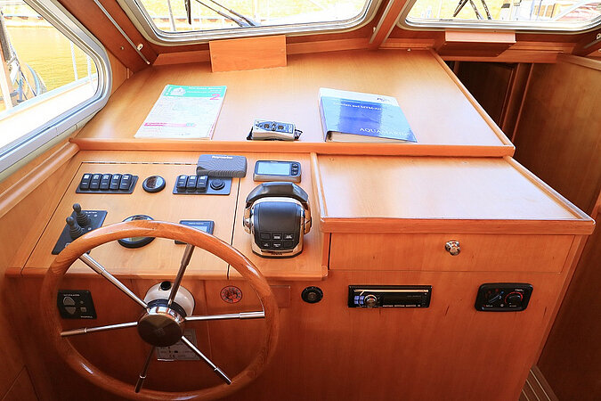 Dieses Bild zeigt unsere Yacht M-Line - M-Cruiser - Steuer