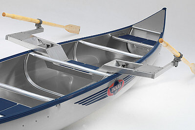 Dieses Bild zeigt ein Kanu mit Ruderbeschlag.