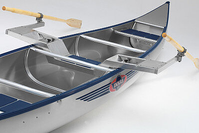 Dieses Bild zeigt ein Kanu mit Ruderbeschlag.