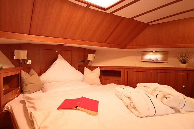 Dieses Bild zeigt unsere Yacht M-Line - M-Cruiser - Schlafkabine anderer Winkel