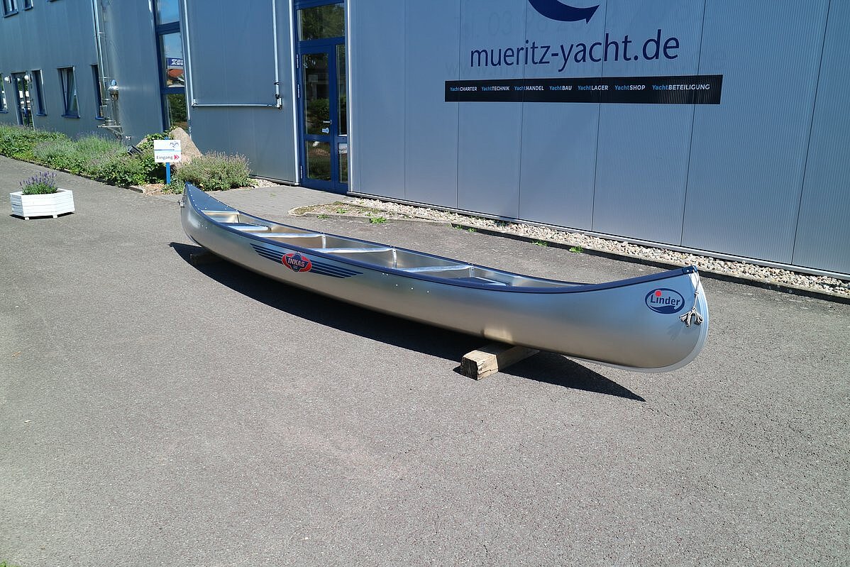 Dieses Bild zeigt das Linder Inkas 525 von der Seite an Land.