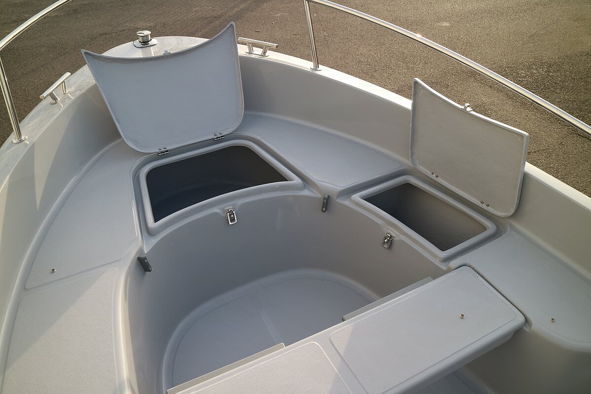 Das Bild zeigt unseren Mazury 480 LC Stauraum