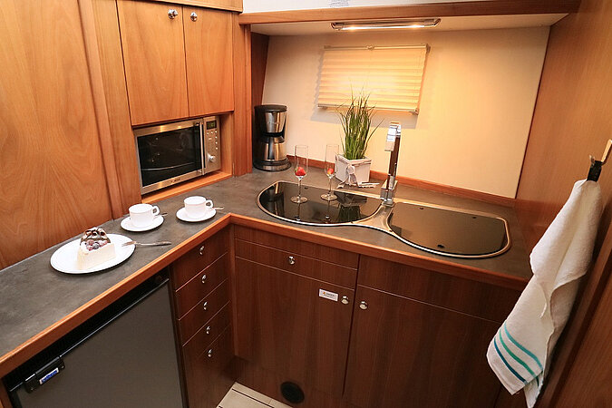 Dieses Bild zeigt unsere Yacht M-Line - M-Retro - Küche