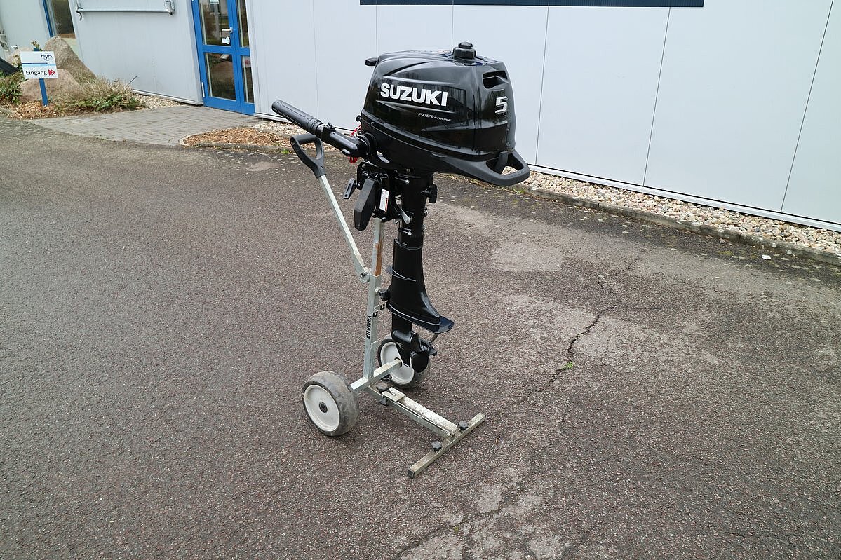 Dieses Bild zeigt den Motor Suzuki DF 5 AS.