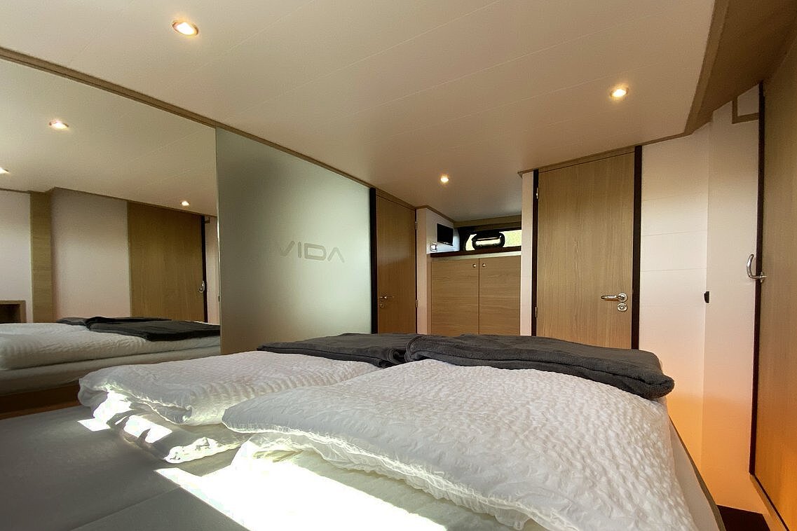 Dieses Bild zeigt unsere Yacht Vida - Discovery 47AC Luxury - Achterkabine andere Ansicht