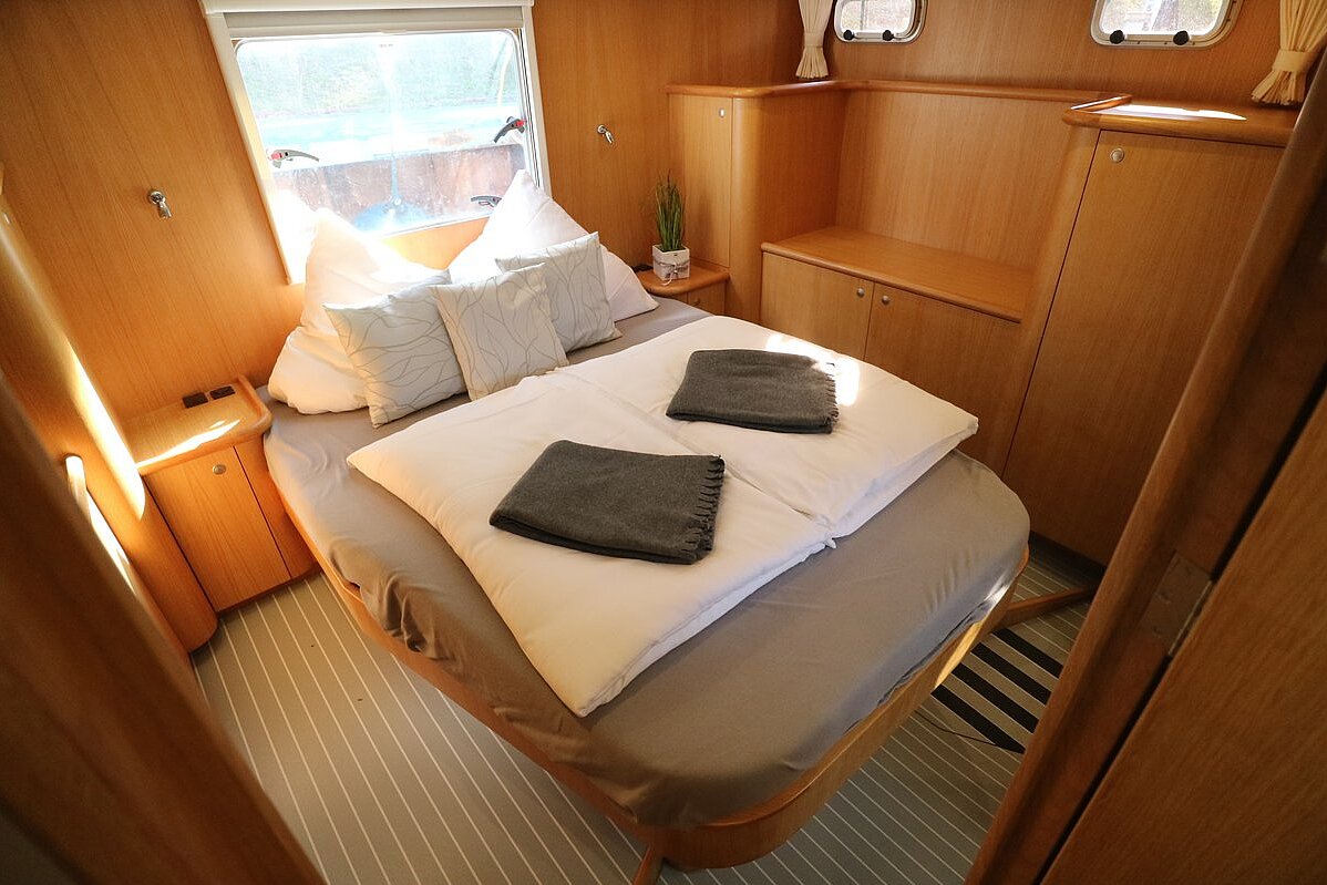 Dieses Bild zeigt unsere Yacht Leonie - Succes 115 Ultra - Schlafkabine eins