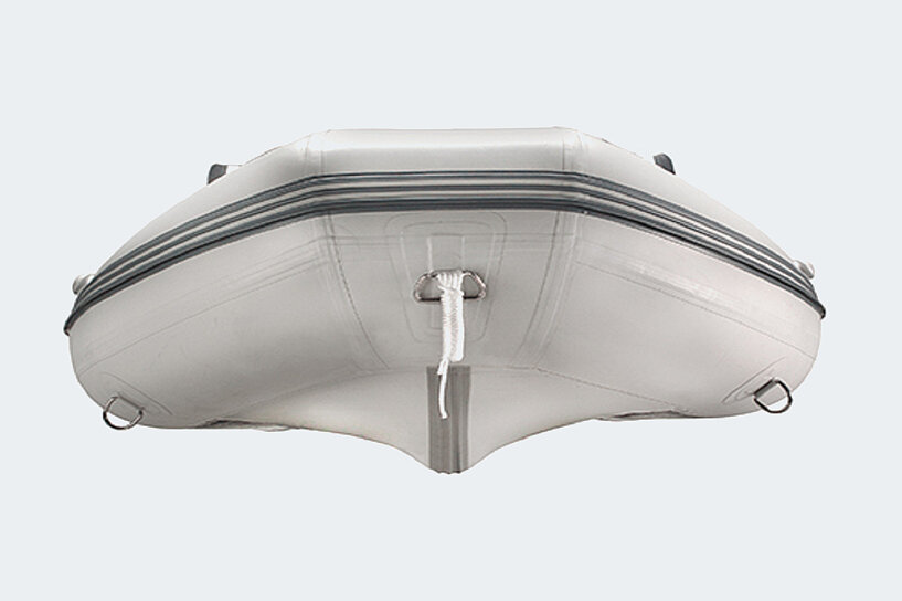 Dieses Bild zeigt unseren Vetus Traveller 300T von vorne.