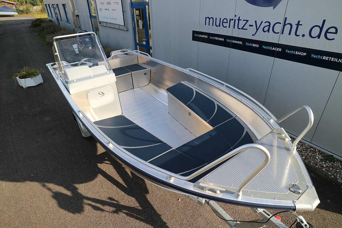 Dieses Bild zeigt die Innenansicht der Linder ARKIP 460 inkl. Garmin.