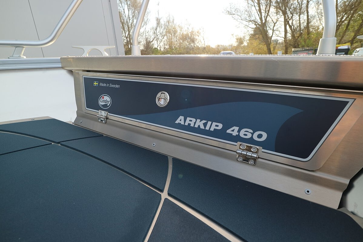 Dieses Bild zeigt unser Aluboot Linder Arkip 460 - Stauraum im Bug