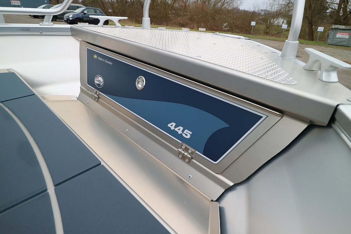 Dieses Bild zeigt unser Aluboot Linder Sportsman 445 Max inkl. Garmin 9" GPS - Bugstauraum