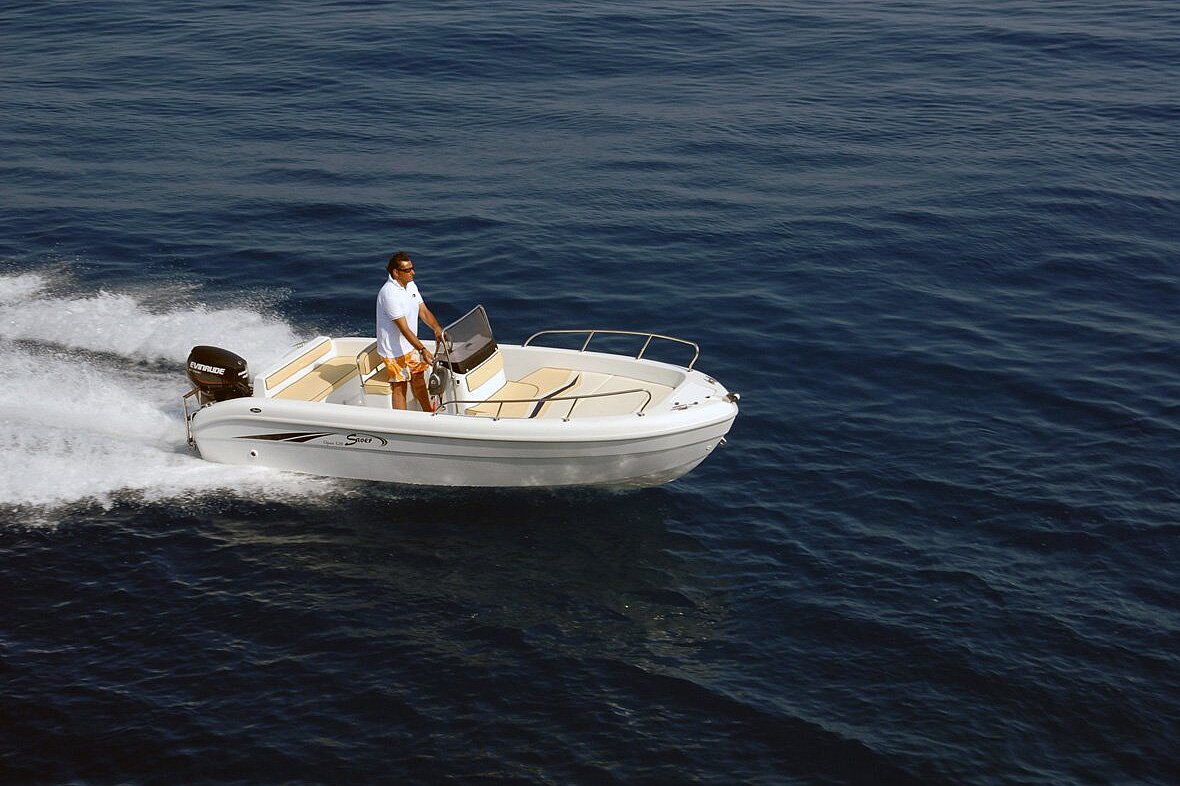 Dieses Bild zeigt unser Motorboot Saver 520 Open