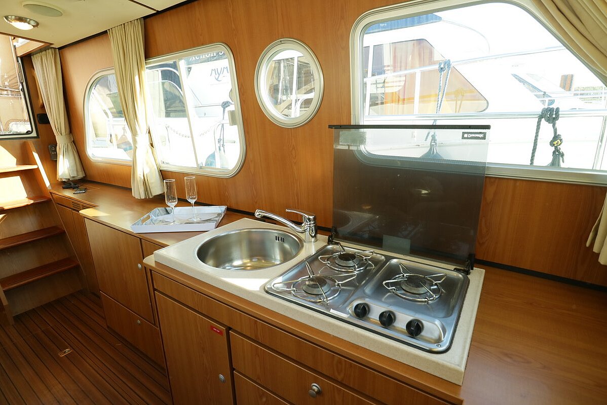 Dieses Bild zeigt unsere Yacht Laureen - Linssen Grand Sturdy 34.9 - Küche