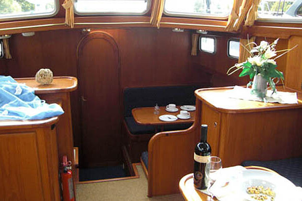 Dieses Bild Zeigt unsere Yacht Lady Marenka - Babro 1120 - Salon