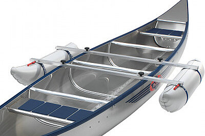 Dieses Bild zeigt ein Kanu mit Ausleger.