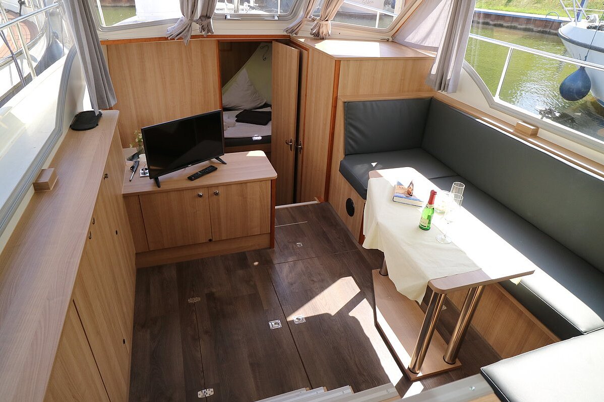 Dieses Bild zeigt unsere Yacht Snoopy - Concordia 108 AC - Salon