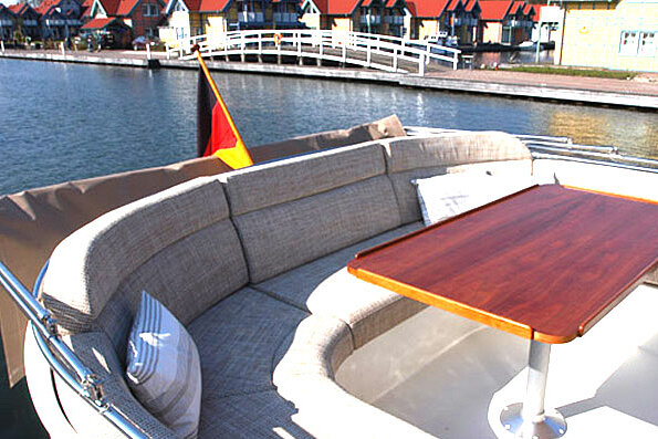Dieses Bild zeigt unsere Yacht ZORA - Vacance 1350 - Aussichtsdeck