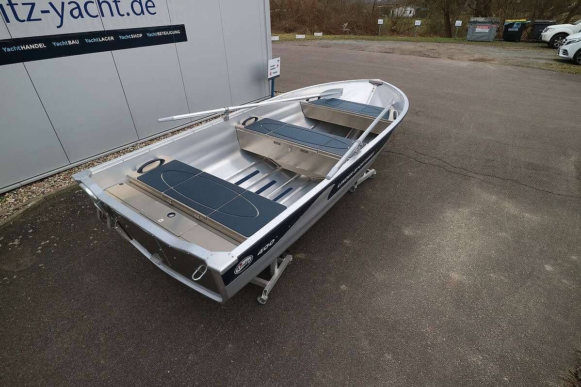 Dieses Bild zeigt eine Innenansicht der Linder Sportsman 400 von hinten.