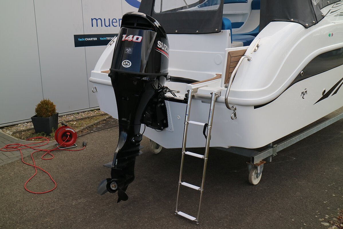 Dieses Bild zeigt unser Motorboot Saver 650 Cabin - Motor