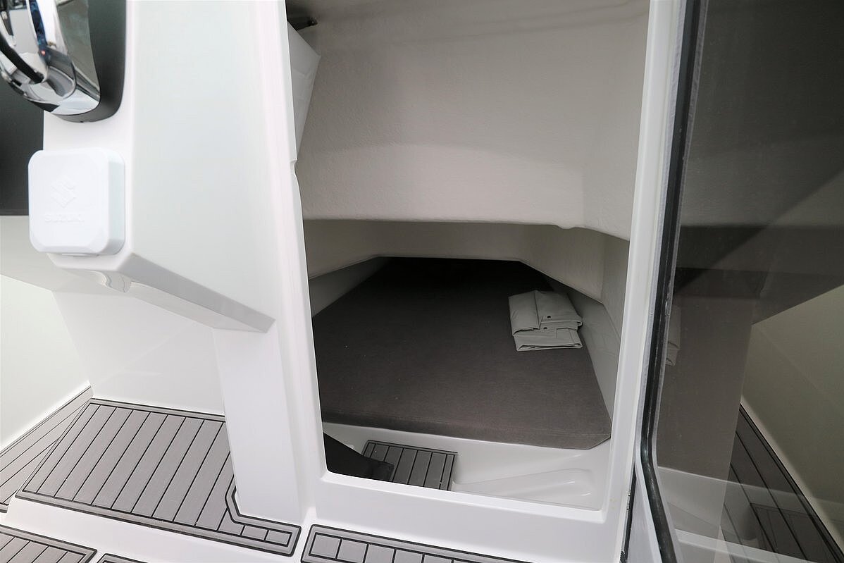 Dieses Bild zeigt unser Motorboot - Northmaster 645 Open - Ausstellungsboot - Blick in die Kabine