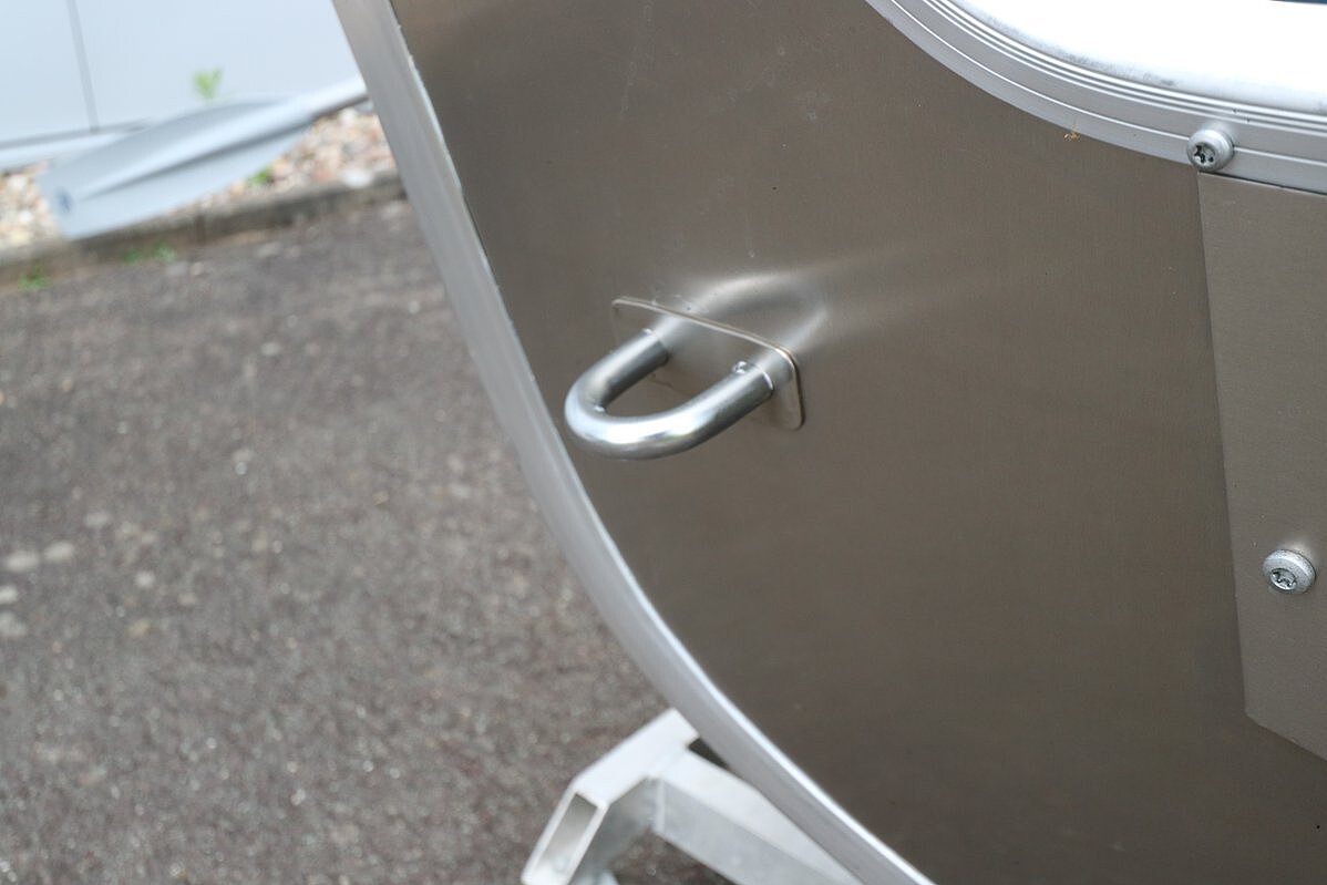 Dieses Bild zeigt die hintere Anleinöhse der Linder Fishing 410.