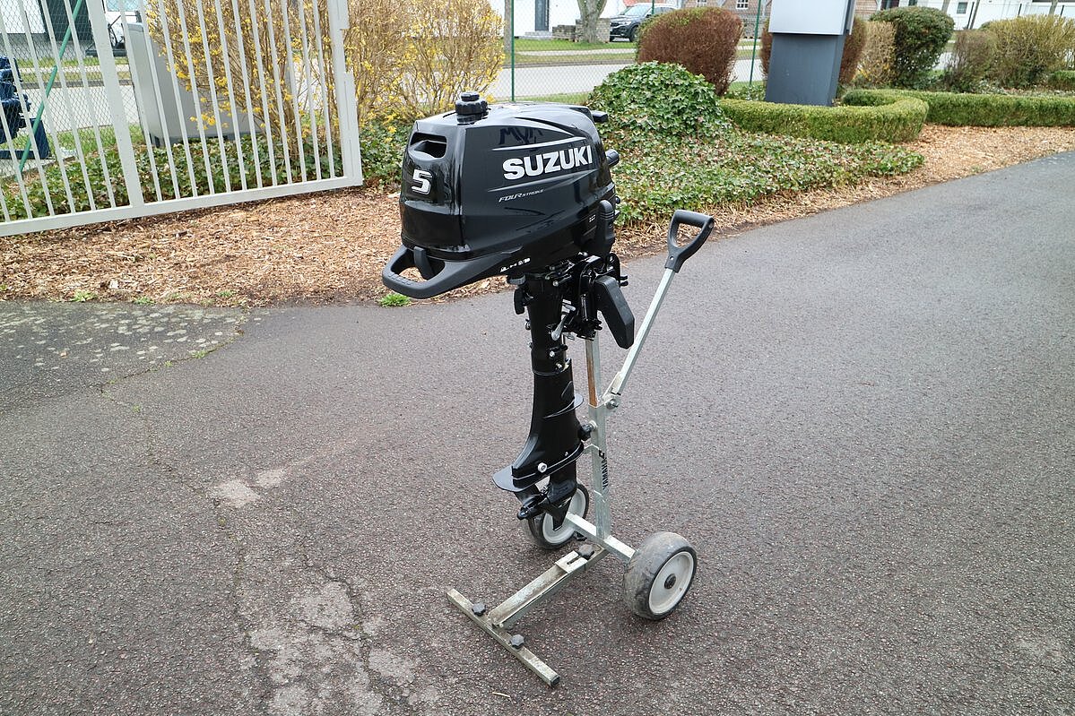 Dieses Bild zeigt den Motor Suzuki DF 5 AS.