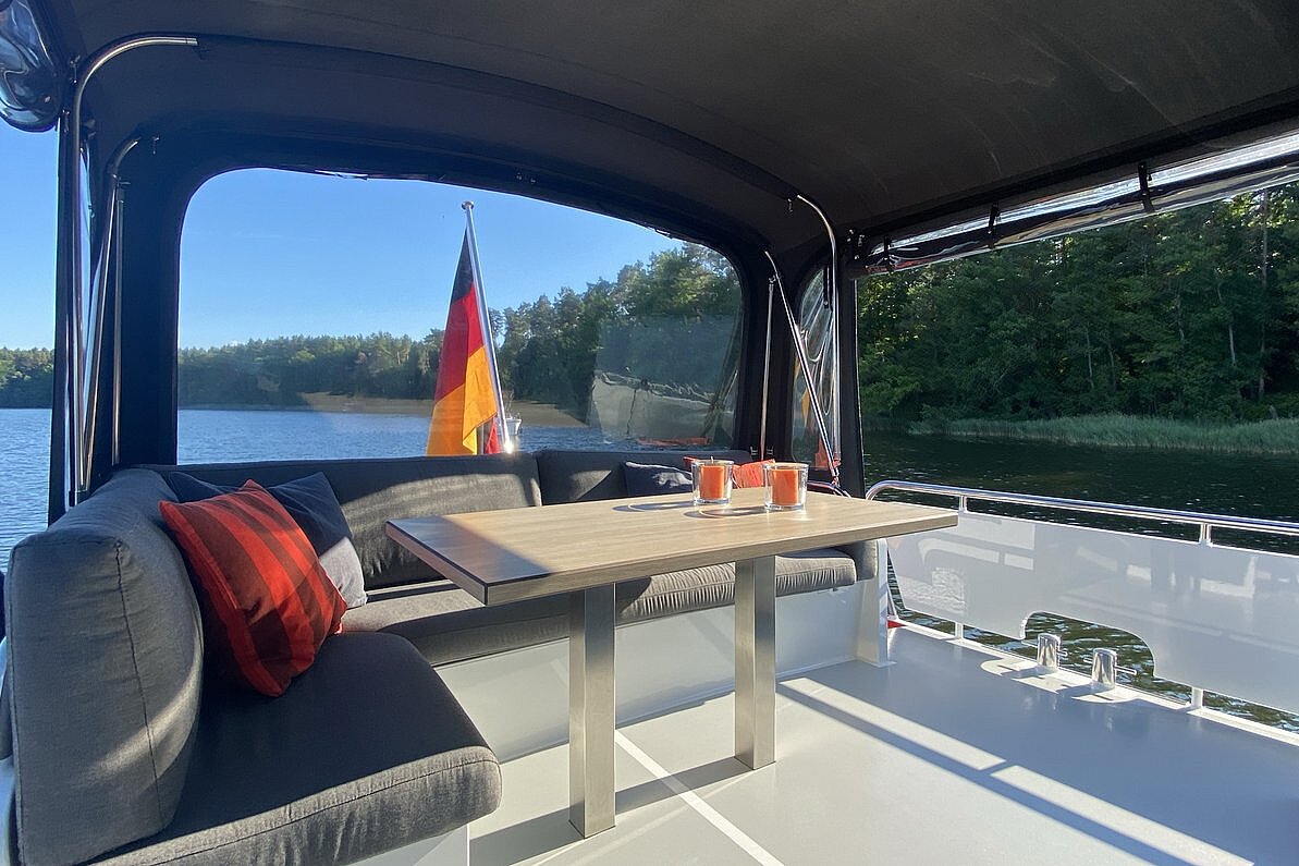 Dieses Bild zeigt unsere Yacht Vida - Discovery 47AC Luxury - Plicht