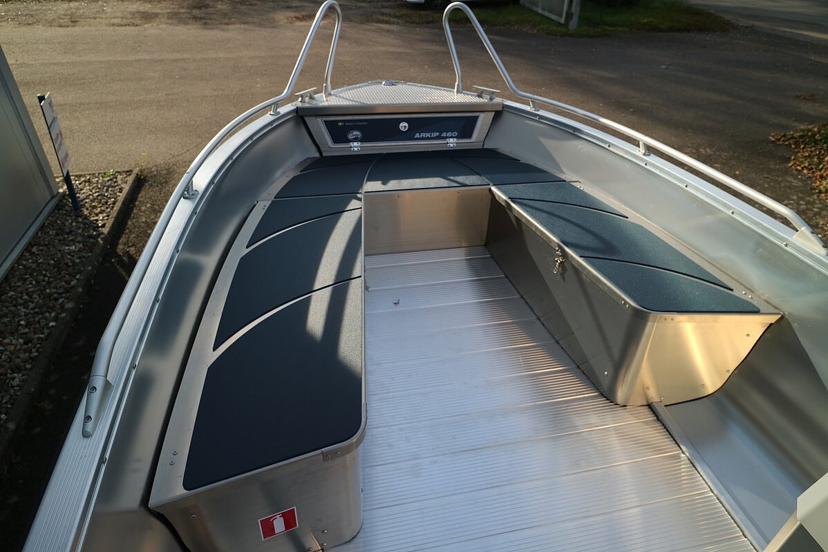 Dieses Bild zeigt eine komplette Sitzflächenreihe.