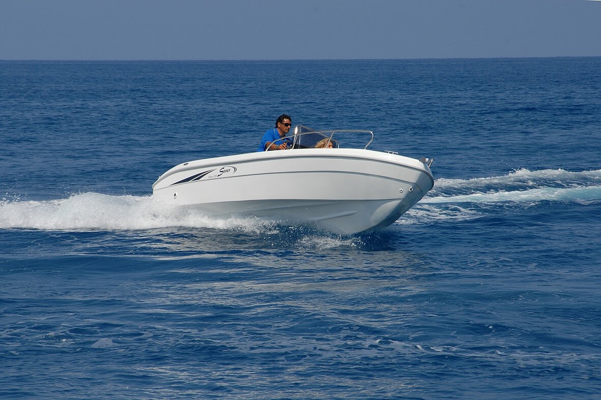 Dieses Bild zeigt unser Motorboot Saver 520 Open