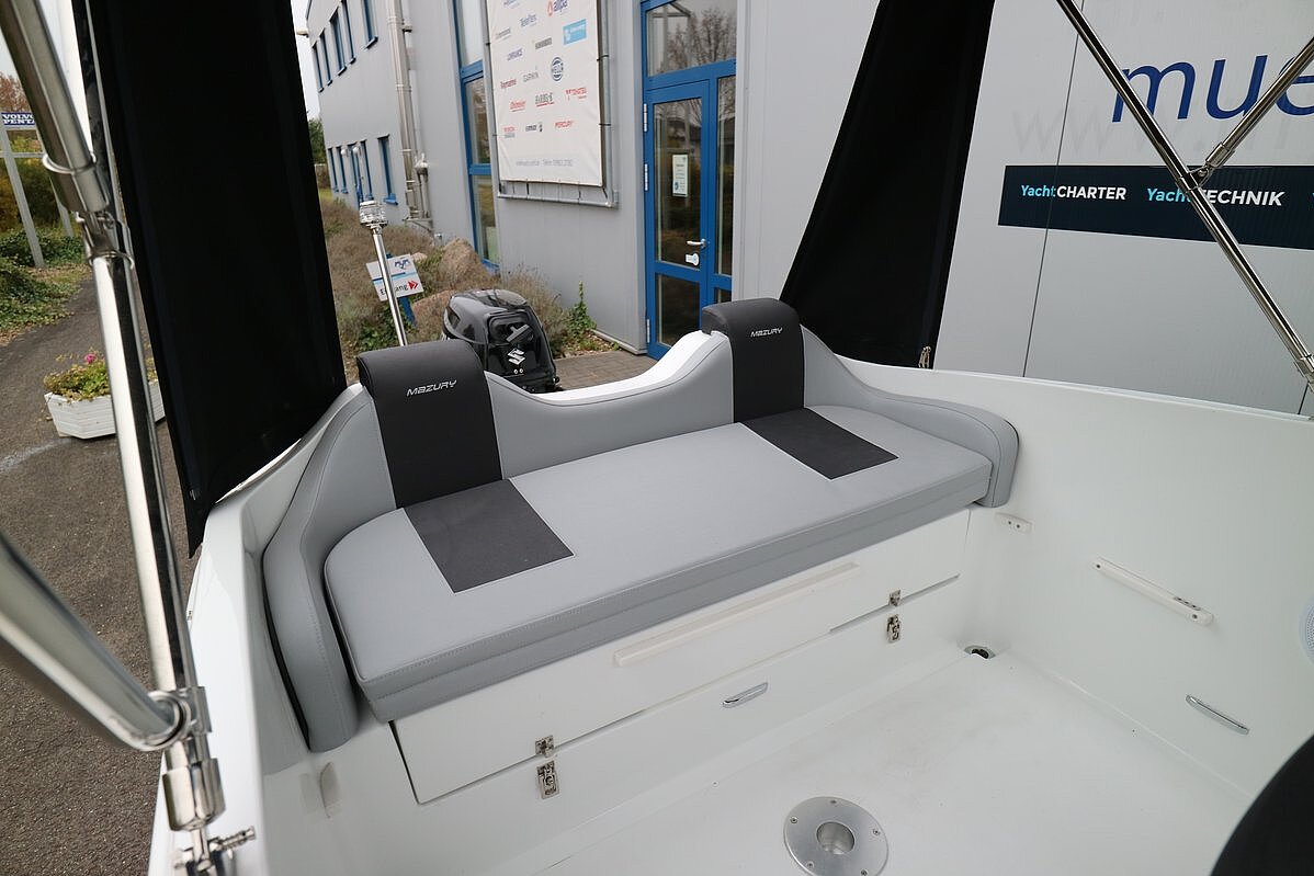 Das Bild zeigt unseren Mazury Fun 3 - Sitzbank