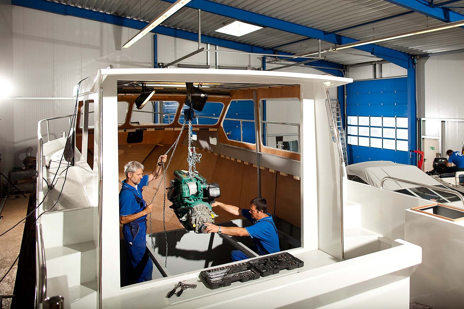 Unsere Mitarbeiter bei der Arbeit an einer Yacht