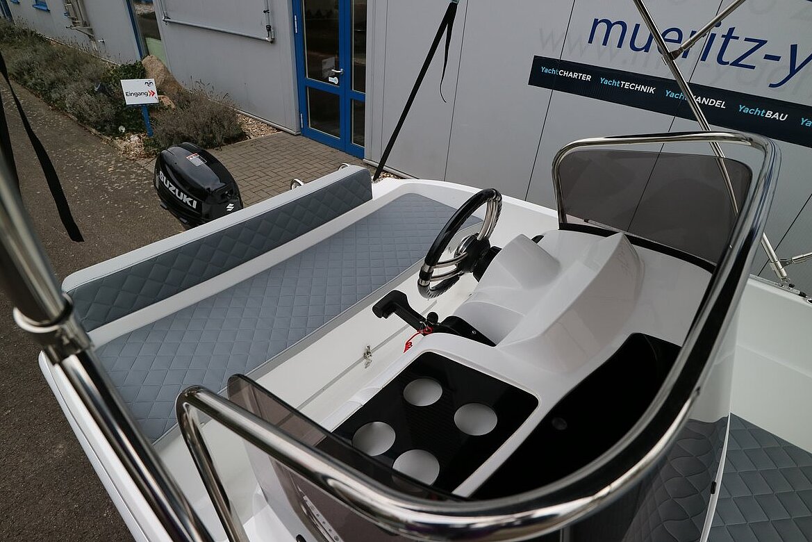 Dieses Bild zeigt unseren Infinity 455 MC von vorne in Nahaufnahme.
