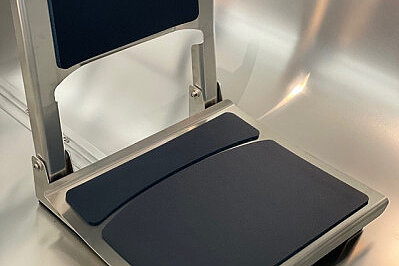 Dieses Bild zeigt einen klappbaren Kanusitz aus Aluminium.