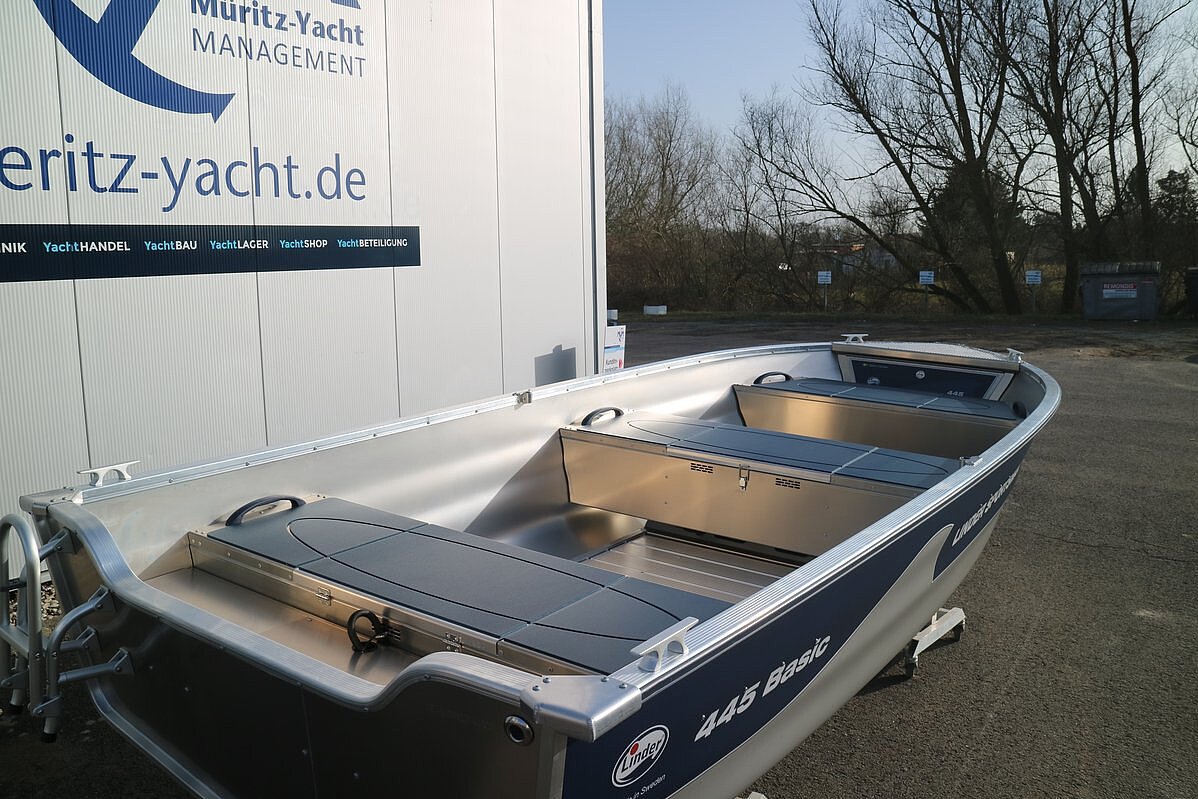 Dieses Bild zeigt unser Aluboot Linder Sportsman 445 Basic - Ansicht seitlich hinten