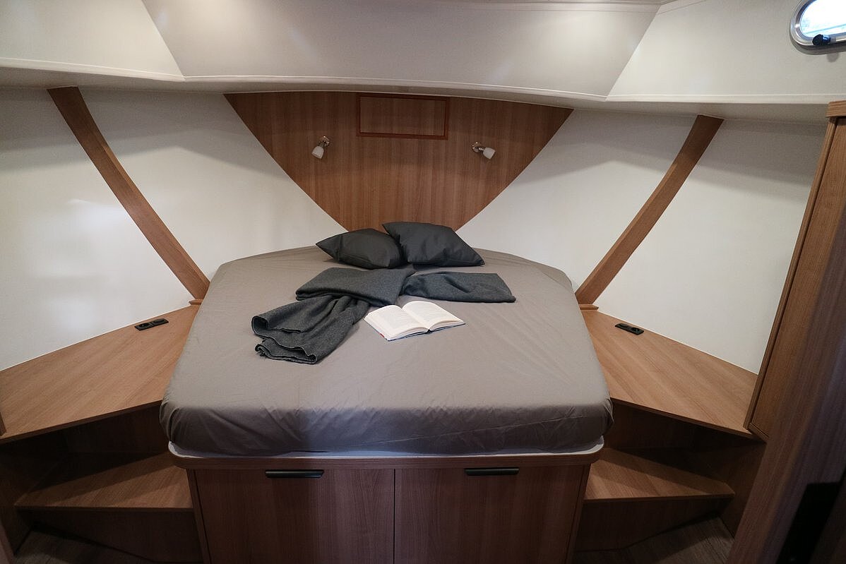 Dieses Bild zeigt unsere Yacht Sally - Concordia 120 AC  -  Ansicht der Schlafkabine