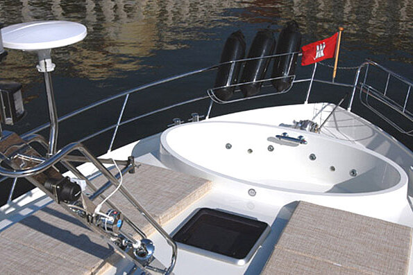 Dieses Bild zeigt unsere Yacht ZORA - Vacance 1350 - Pool