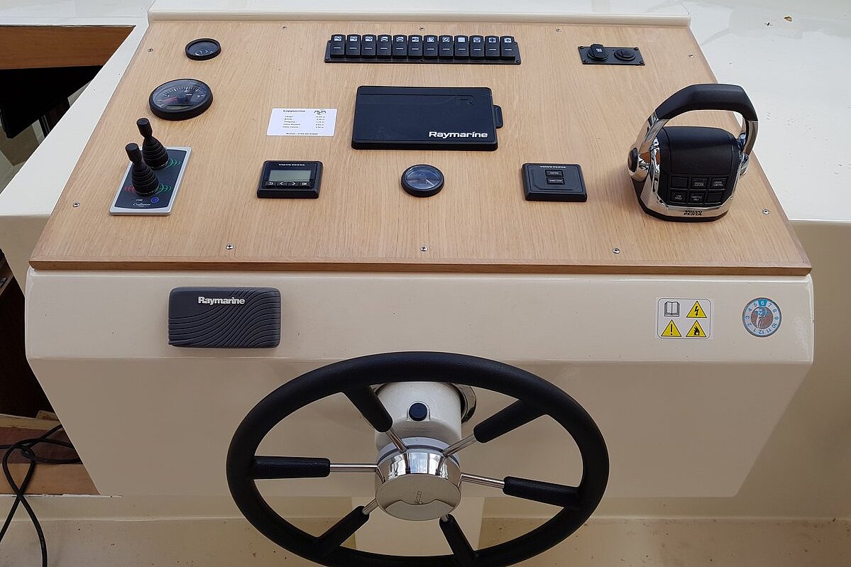 Dieses Bild zeigt unsere Yacht Cappuccino - M-Retro 120 - Steuerung