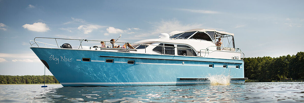 Dieses Bild zeigt unsere Yacht Sky Blue - M-Retro 140 Pool