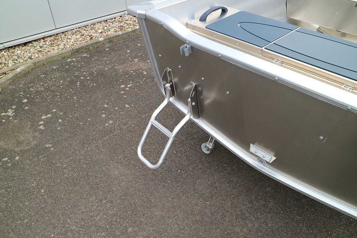 Dieses Bild zeigt die Einstiegsleiter der Linder Sportsman 400.